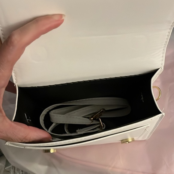 Hello Kitty Mini Handbag - Picture 7 of 9